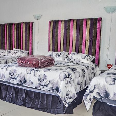 Sani Bonani Guest House Klerksdorp Bagian luar foto