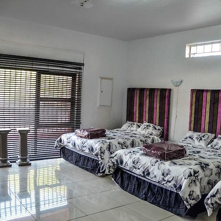 Sani Bonani Guest House Klerksdorp Bagian luar foto