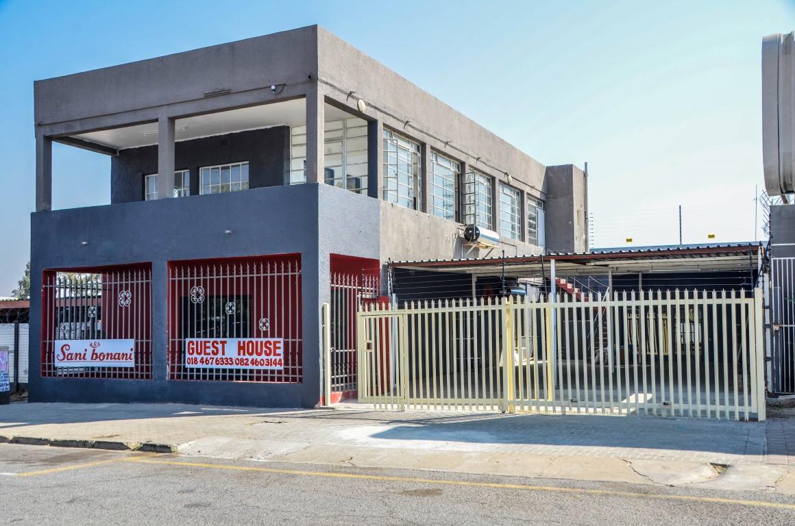 Sani Bonani Guest House Klerksdorp Bagian luar foto