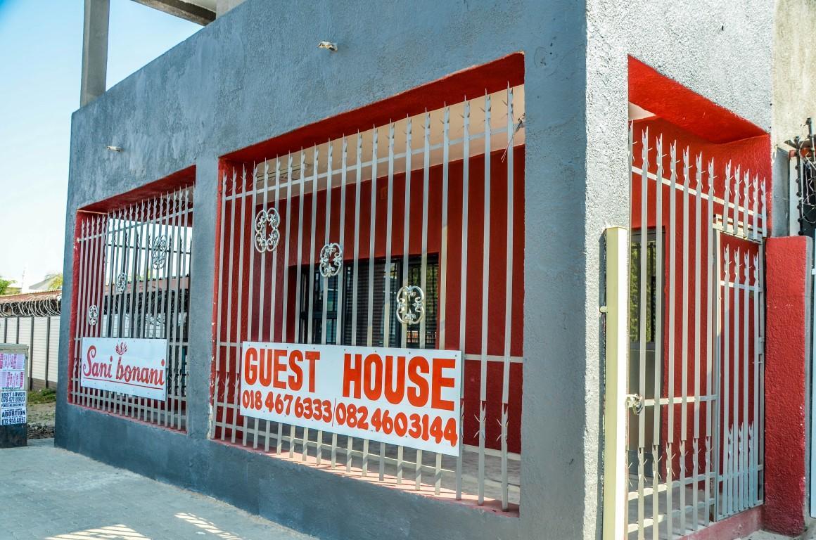Sani Bonani Guest House Klerksdorp Bagian luar foto